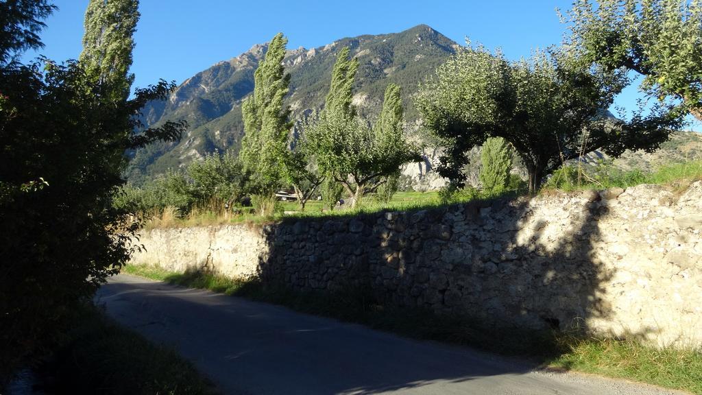 Hotel Les Barnieres Guillestre Exterior foto