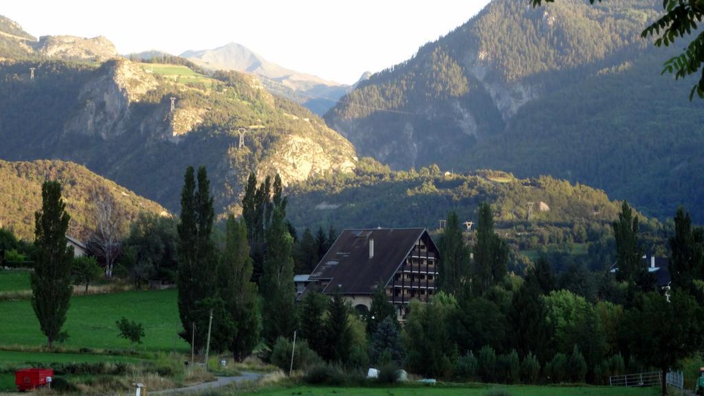 Hotel Les Barnieres Guillestre Exterior foto