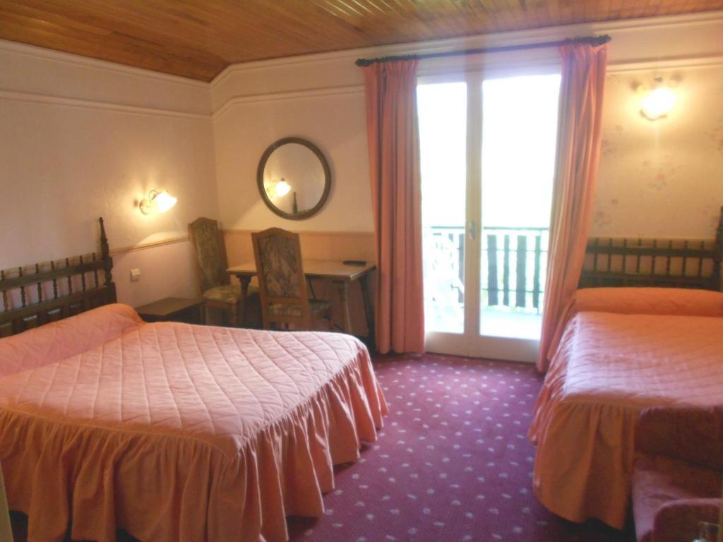 Hotel Les Barnieres Guillestre Zimmer foto